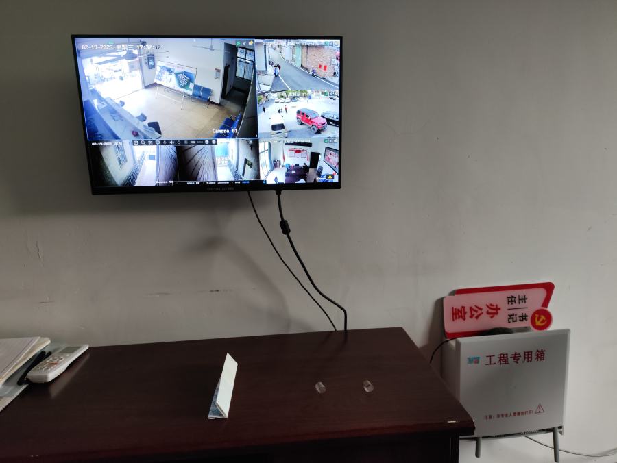东坑村委会三楼TP监控录像机